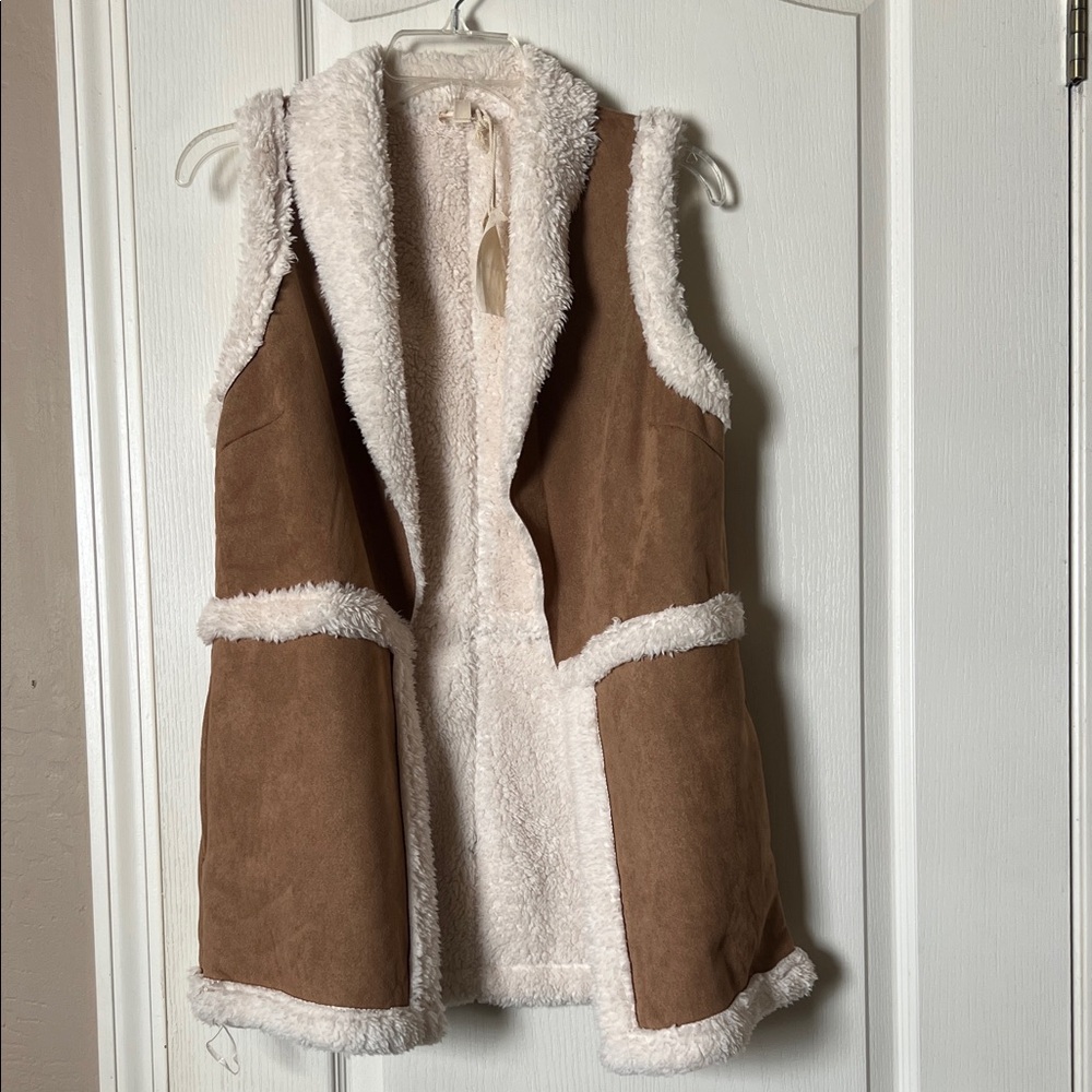 Hem & Thread Plush Faux Shearling Vest in Cream